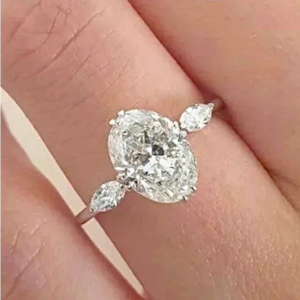 Sparkling clear ring 14k White Gold 2.30 ct . Raphaella Diamond